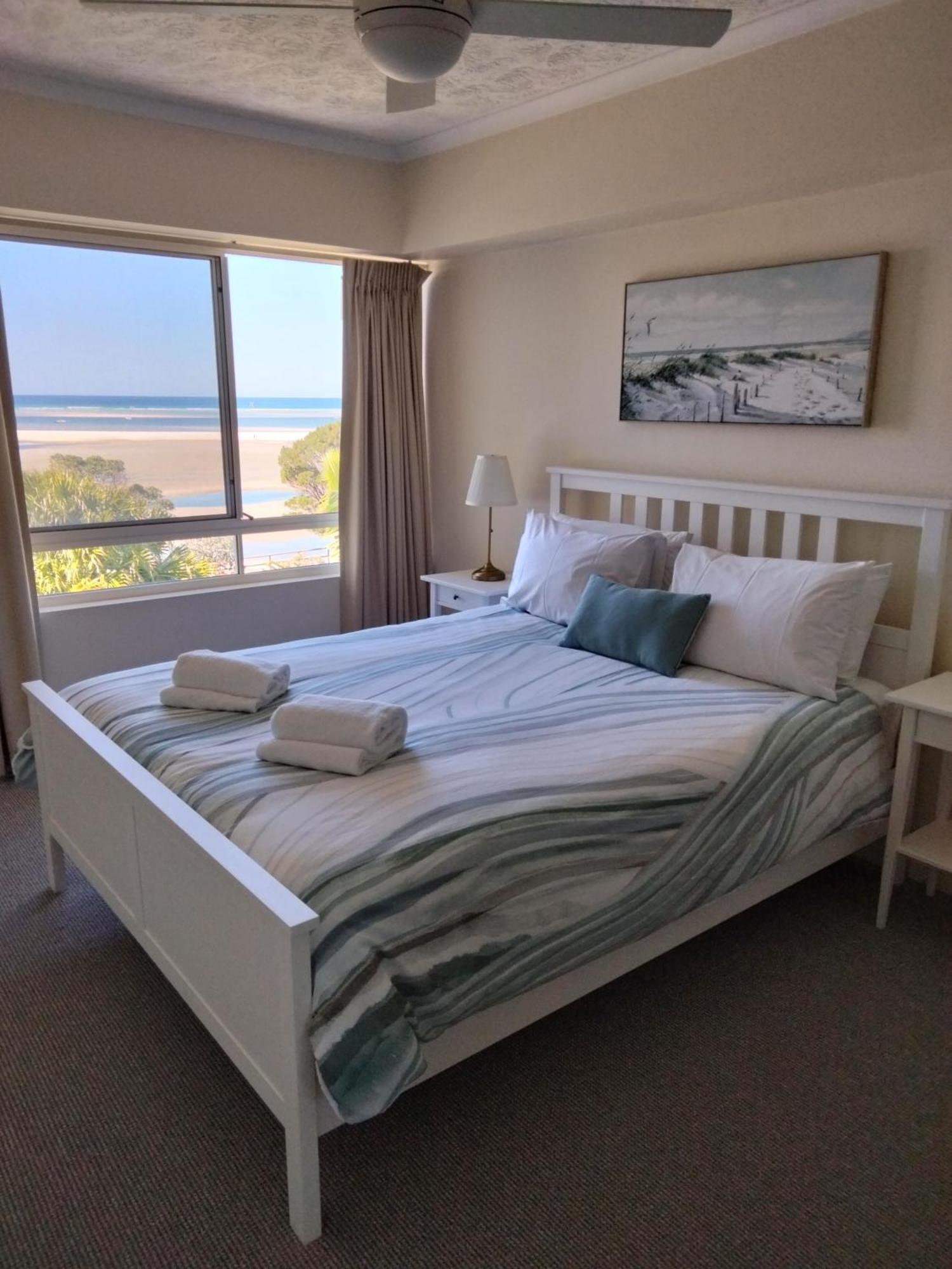 Moorings Beach Resort Caloundra Exterior foto